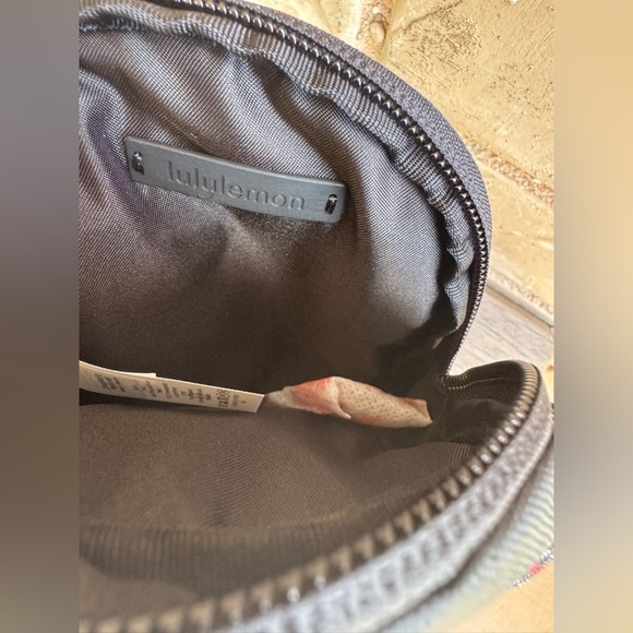 lululemon athletica Ripstop Paracord Crossbody NWT - Picture 7 of 7